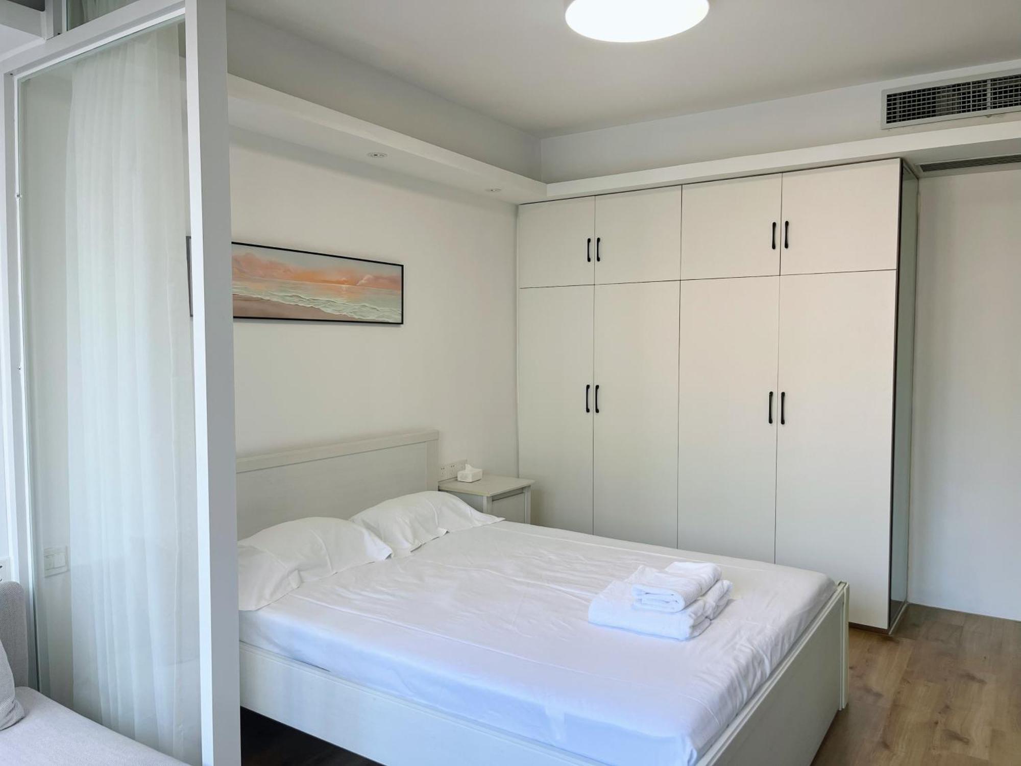 Fanhua Life In Nanjing West Road Store 1 Apartment
